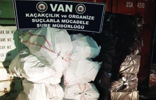 Tuşba'da 13 bin 500 paket kaçak sigara ele geçirildi...