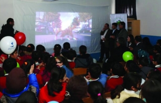 Gürpınar Belediyesi katkılarıyla sinema izlediler