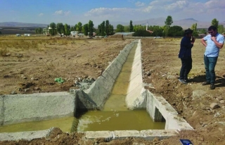 Özalp'taki mahallelere sulama kanalları...