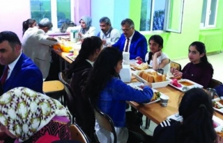Müdür Tevke, YBO öğrencileriyle iftar açtı 