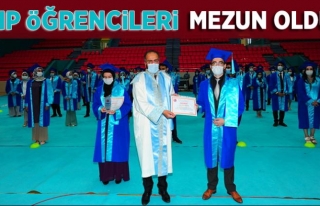 YYÜ'deki tıp öğrencilerinin mezuniyet sevinci
