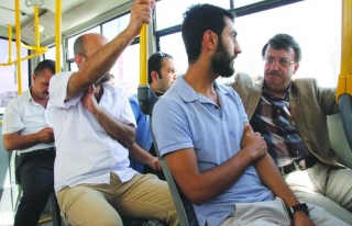 Türkmenoğlu, halk otobüslerinde vatandaşların...