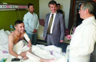 Türkmenoğlu'ndan yaralı askerlere ziyaret...