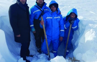 VASKİ ekipleri Çaldıran'da dondurucu soğuklarda...
