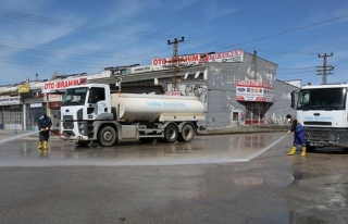 Tuşba Belediyesi dezenfekte çalışmalarını sürdürüyor