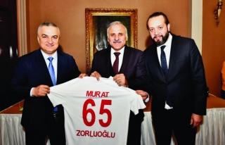 Başkan Zorluoğlu ve Genç'e Vanspor forması...