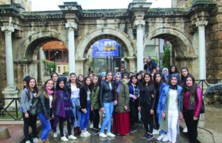 Başkale'deki öğrenciler Antalya'yı gezdi