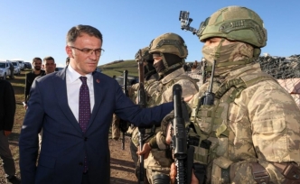 Vali Balcı, sınır hattındaki birlikleri ziyaret etti