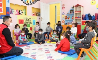 Başkale'deki minik çocuklar, İzmir'deki depremzedeleri unutmadı