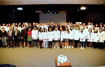 Van YYÜ'de öğrenciler beyaz önlüklerini giydi
